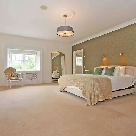 Sallymount House Villa