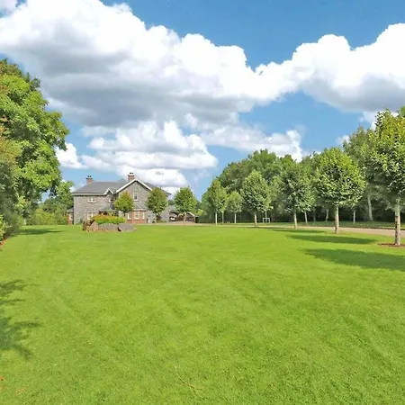 Vila Sallymount House