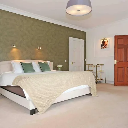 Sallymount House Vila