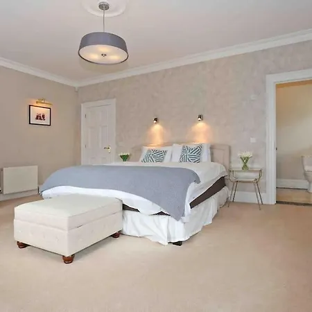Sallymount House Vila *