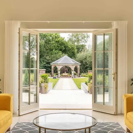 Villa Sallymount House *