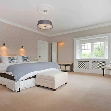 Sallymount House Vila *